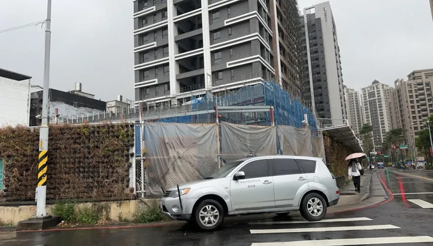快訊/新北土城死亡工安意外！61歲鷹架工12樓墜2樓身亡