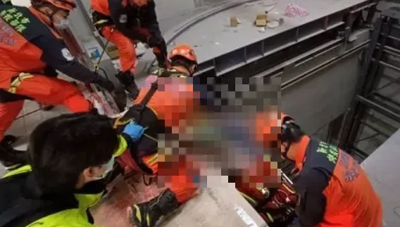 快訊/新北工地升降梯「突急墜B3」！33歲工人爆噴腦漿當場死亡