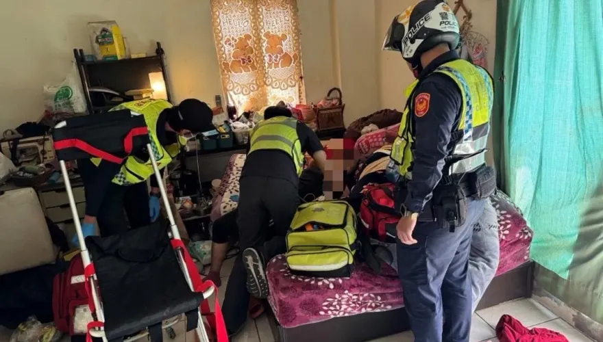 影/台中婦心臟病發！「嘴唇發黑」痛苦呻吟　警消翻牆跟死神搶命