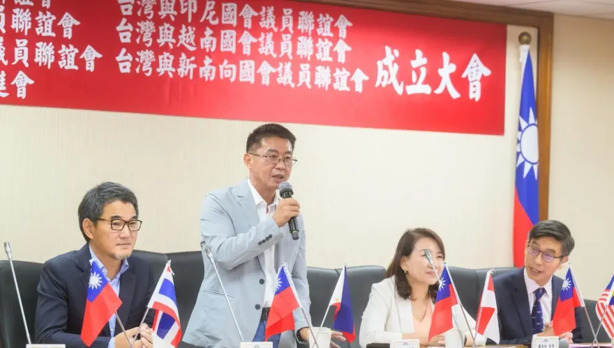 7連霸綠委接棒陳其邁選2026高雄市長？　潛在對手許智傑說話了