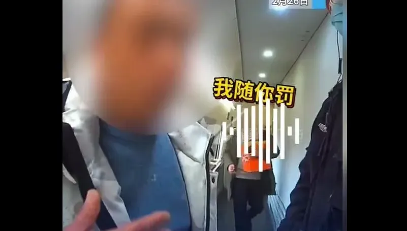 影/太囂張！不爽高鐵上吸菸被制止　他嗆乘務員：3萬5萬隨你罰再加個0都可以