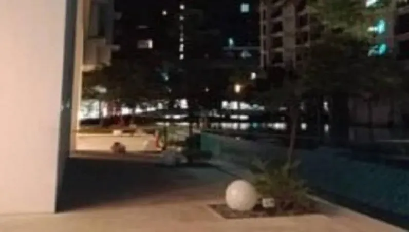 公寓泳池驚見浮屍！女遭毒蟲男友狠推「墜23樓亡」　住戶悚憶：聽見死者尖叫聲