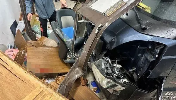 基隆警殉職/衝撞派出所是「要報案」？　鄰吐兇嫌生前詭舉：常幻覺媽媽被殺