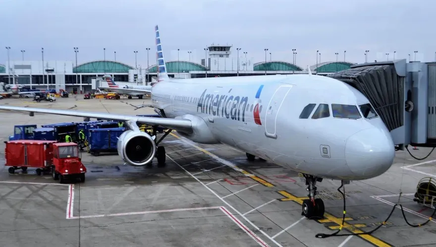擋風玻璃破裂　美國航空班機突發出警報緊急迫降