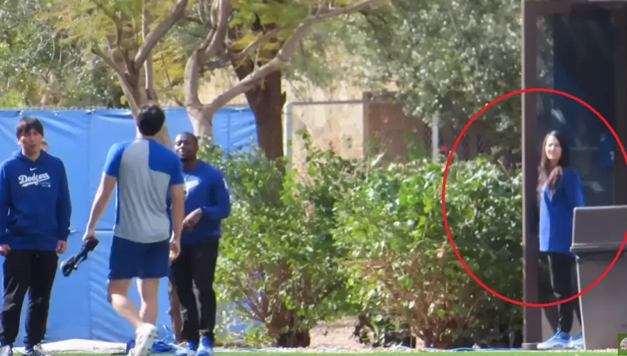 大谷翔平身旁女子是誰？網猜籃球員老婆　他曬出照片直指是道奇員工