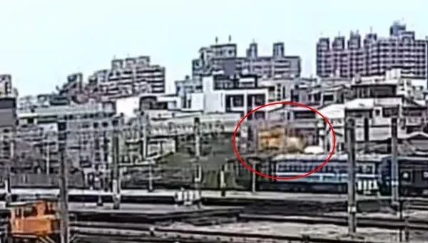 影/碰！台鐵岡山站纜線短路釀爆炸　兇手曝光竟是喜鵲築巢釀禍