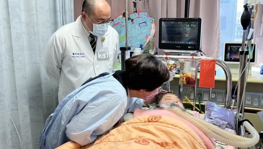 探視車禍3姊弟！彰化縣長王惠美輕喚9歲妹妹：趕快醒來　同學都在等妳們