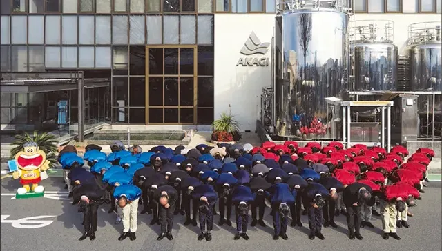 國民冰棒也撐不住喊漲！日赤城乳業拍廣告全體主管90度鞠躬謝罪