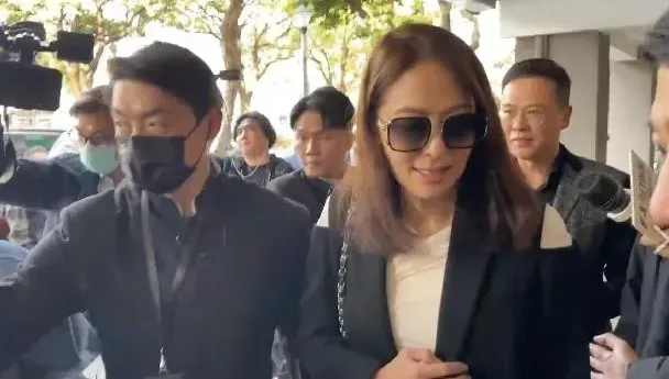 鐵S幫！黑人攜范瑋琪向小S公公致意　賈永婕背香奈兒包現身