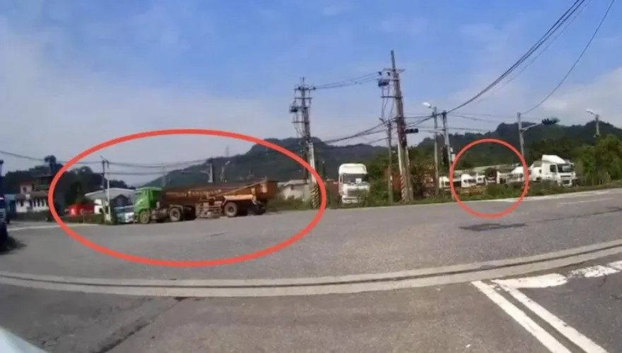 快訊/大逆轉！基隆除草男並非遭電擊　竟被路過車輛掉落輪胎砸斃駕駛到案