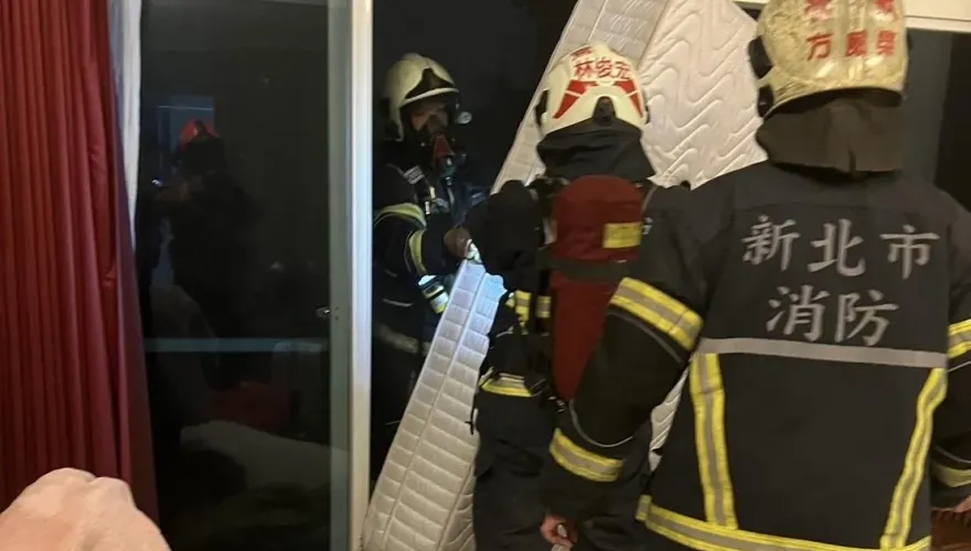 鶯歌民宅電熱毯床上起火狂冒濃煙　火災住警器響鈴建功及時撲滅