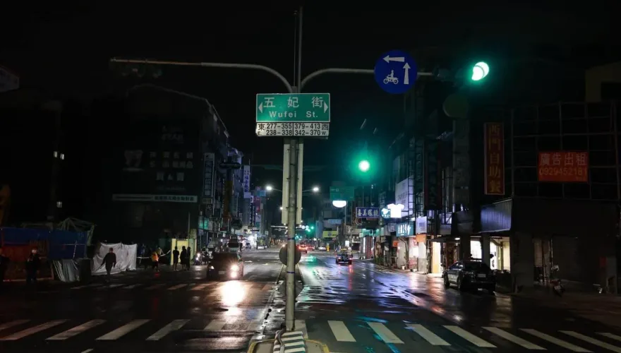 快訊/台南天坑事件最新！灌漿320方混凝土填補　西門路通車五妃街單向通行