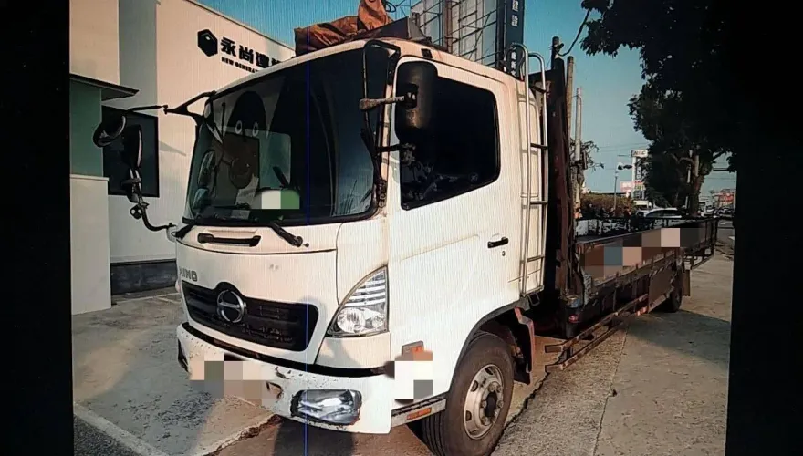 影/撞擊瞬間！雙方互看停一下　大貨車一起步、撞飛7旬翁不治