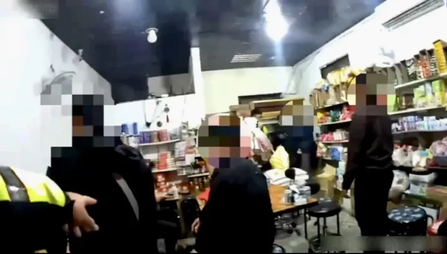 影/八里泰式小吃店暗藏職業賭場　警突襲逮13人聚賭送辦