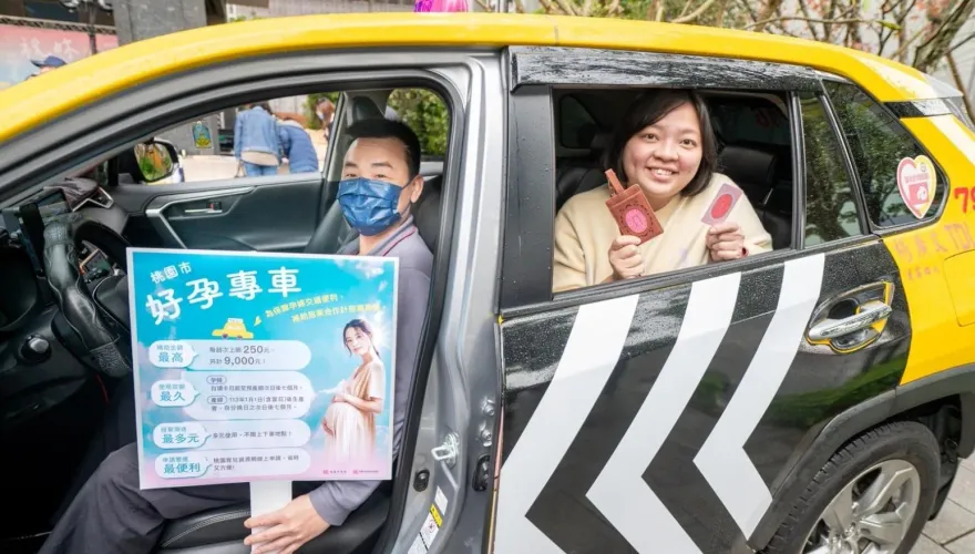 桃園好孕專車首日逾千人申請！超強媽媽剛生完就遞件　險逼哭承辦人員