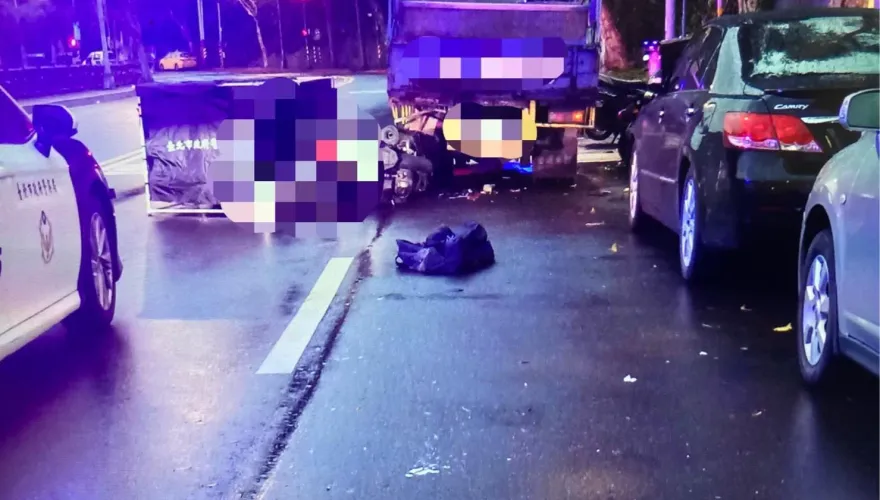 魂斷釣蝦場門口！國小老師騎車撞上違停併排貨車慘死　駕駛5萬交保