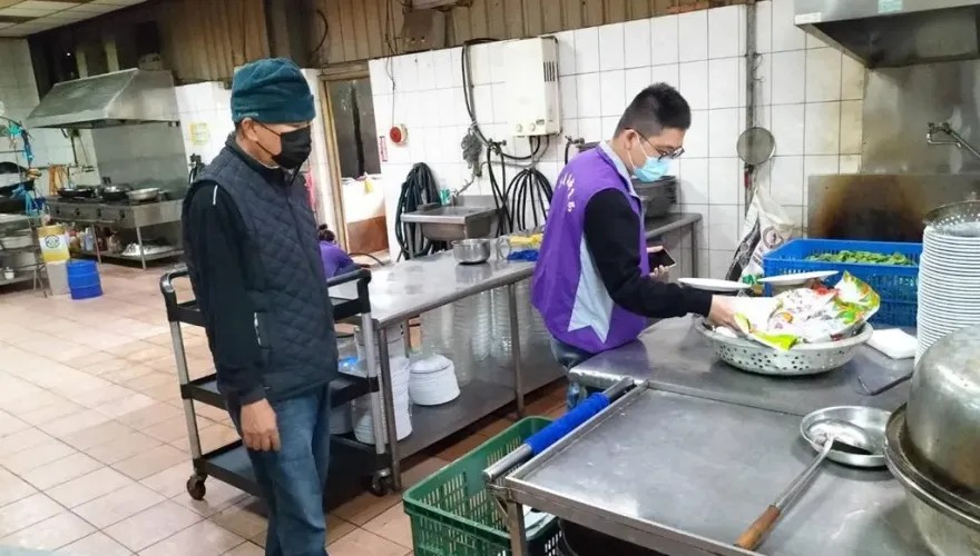 北市國小南下嘉義畢旅傳食物中毒！　6師生「上吐下瀉」急送醫