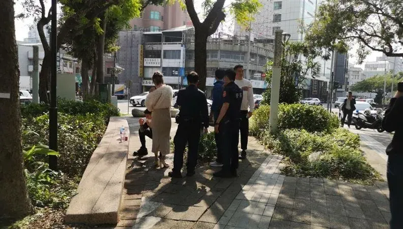 影/疑開車起步慢釀擦撞！丟丟妹男友遭球棒毆打送醫　本人回應了