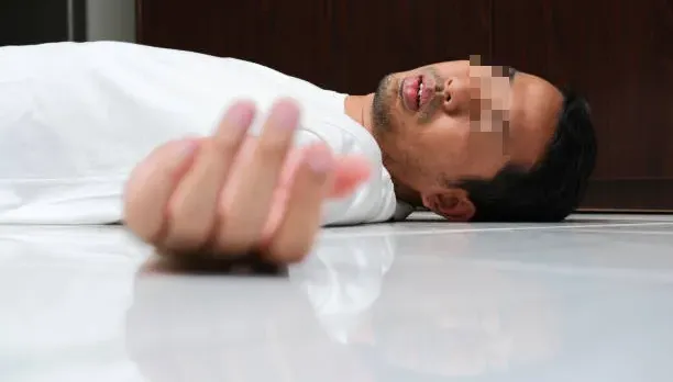 沒爽到氣炸！40歲男「拒幫2男性友人口愛」慘遭砍殺棄屍井底
