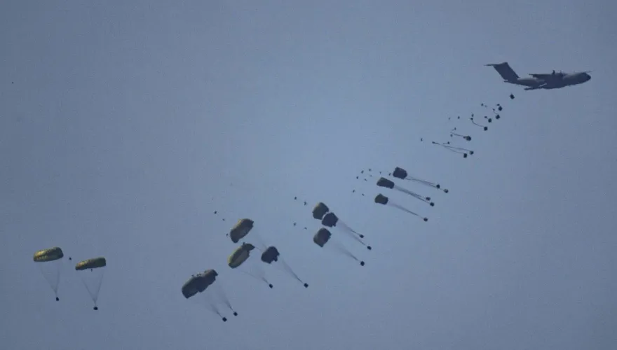 降落傘沒打開！加薩「空投物資」失速砸落北部難民營釀5死10傷