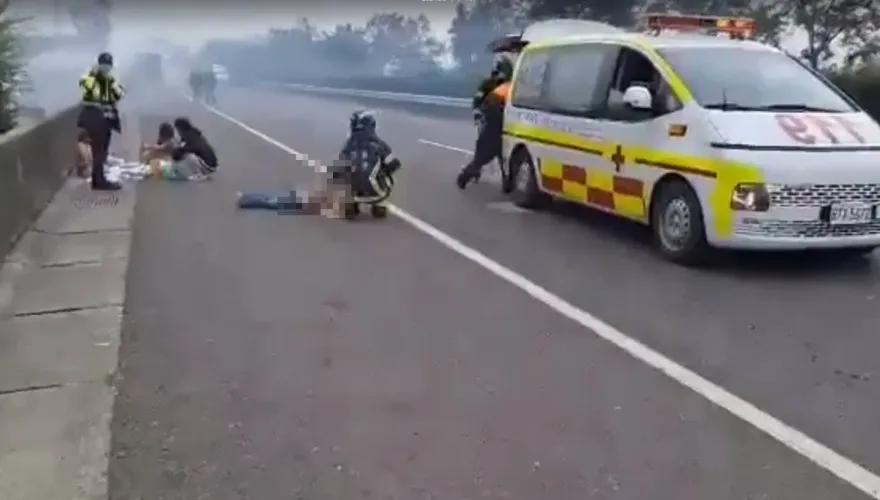 快訊/太驚悚！台78線驚傳火燒車　一家4口跳車逃命…童趴道路待救