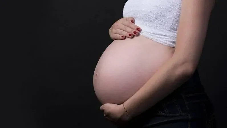 女子懷孕拒墮胎！男友從3樓拖下險殺2命　他狠心下場曝光
