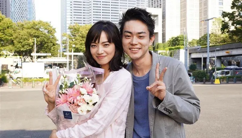 升格當新手爸媽！小松菜奈、菅田將暉低調結婚2年　曬手寫信曝喜訊：心懷感謝