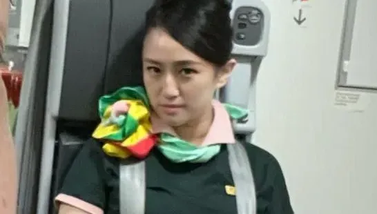 丟5歲兒獨坐經濟艙！空姐爆離譜父母爽搭商務…還要求14hrs航程幫顧孩