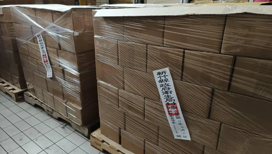影/持續把關食安！竹縣再流入蘇丹紅辣椒粉　衛生局查封612箱「特製醬」