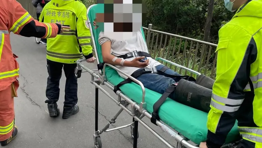影/和男友吵架！妙齡女負氣闖淡水軌道　北捷急停車斷電最高罰100萬