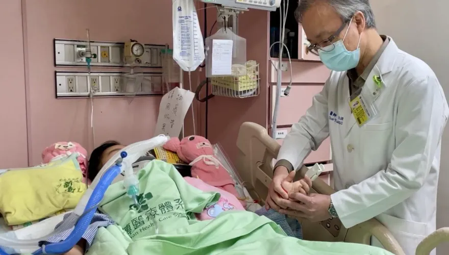 影/「快醒了」！彰化車禍11歲姊姊「認得出人了」！醫曝好消息：手腳雙眼有明顯反應