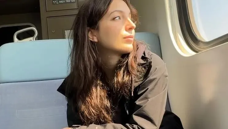 義大利正妹環島！全裸美背遭種「多顆大草莓」　爽喊「好想搬來台灣」
