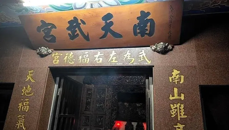 神奇！南投土地公頭牙擲出「交疊聖筊」　民俗專家：大吉之兆