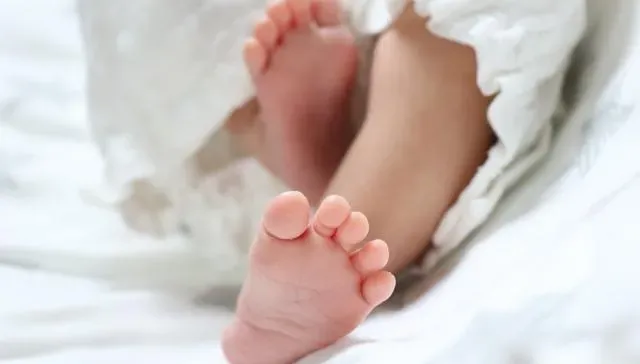 出生2個月體重「0變化」！女嬰檢查竟變男兒身…醫：罕病中的罕病