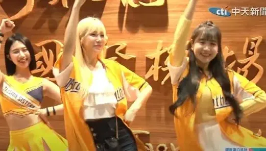 影/邊荷律、李丹妃來了！與Passion Sisters齊跳「炸裂」　聽到臭豆腐就尖叫