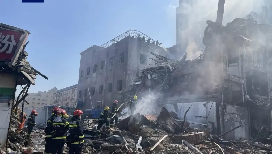 影/增至2死26傷！河北炸雞店爆炸「恐怖空拍曝光」大媽被殘骸狠砸倒地