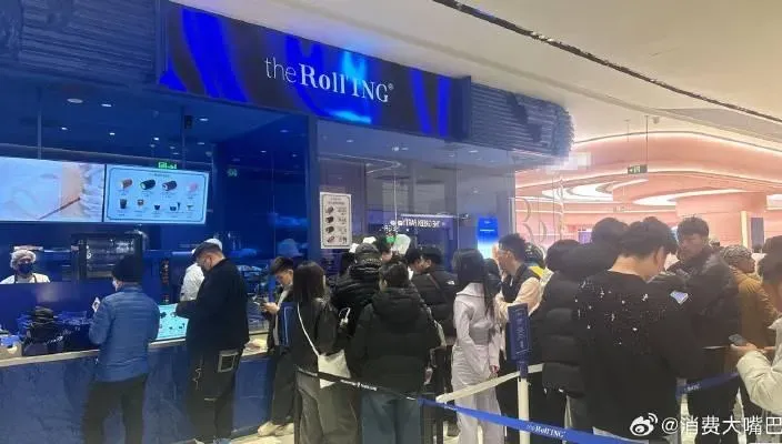 瑞士捲界愛馬仕！網紅名店進京展店吸大批人潮　黃牛藉機喊價「一條520元」
