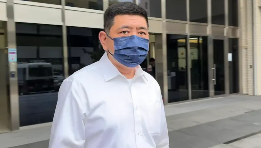 影/遭10女控告性侵！NONO「暴瘦20kg」現身士林地檢署　被問「有懺悔嗎」?