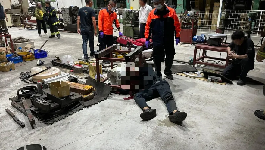 快訊/台南工廠驚傳「輪胎氣爆」！1男遭炸死　另1人重傷搶救中