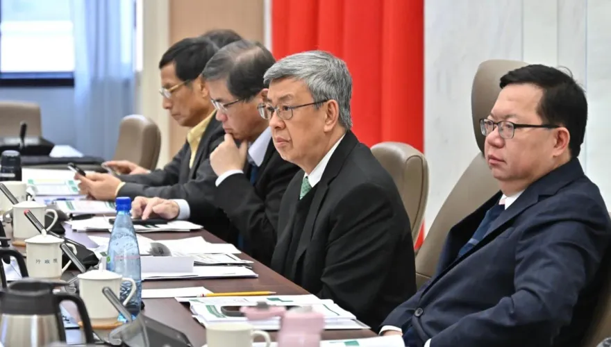 西布特羅瘦肉精、蘇丹紅毒辣椒粉…行政院終於舉行食安會報　陳建仁：嚴查業者