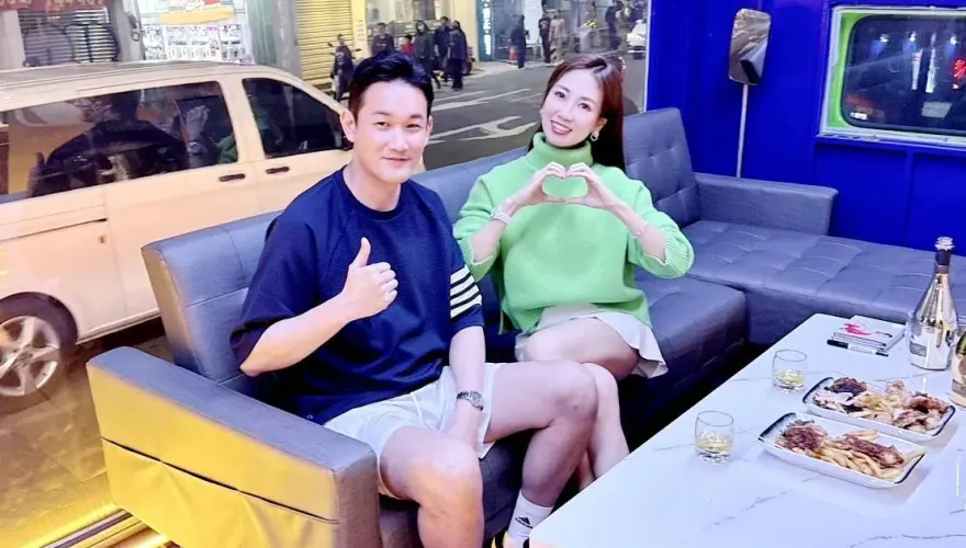 因〈愛甲超過〉翻紅收入狂翻數倍　原唱露面路人超驚：是辣妹！
