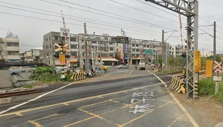 快訊/屍塊四散！台鐵「斗南=大林」間平交道　行人闖入遭區間車撞上慘死