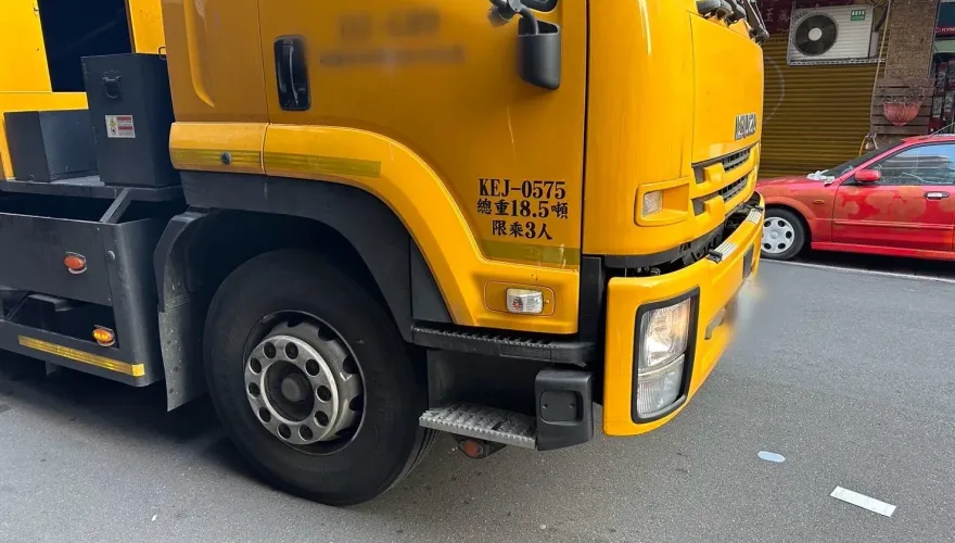 台中街頭驚見「排隊等垃圾車」！　她驚呆：想搬來住