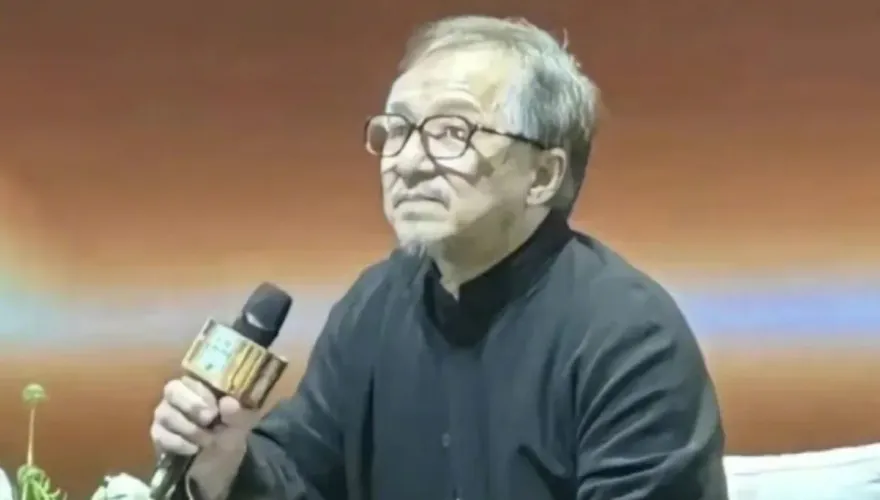 69歲成龍「滿臉皺紋、頭髮白了」疑快速老化　網嚇喊：感覺全身病痛