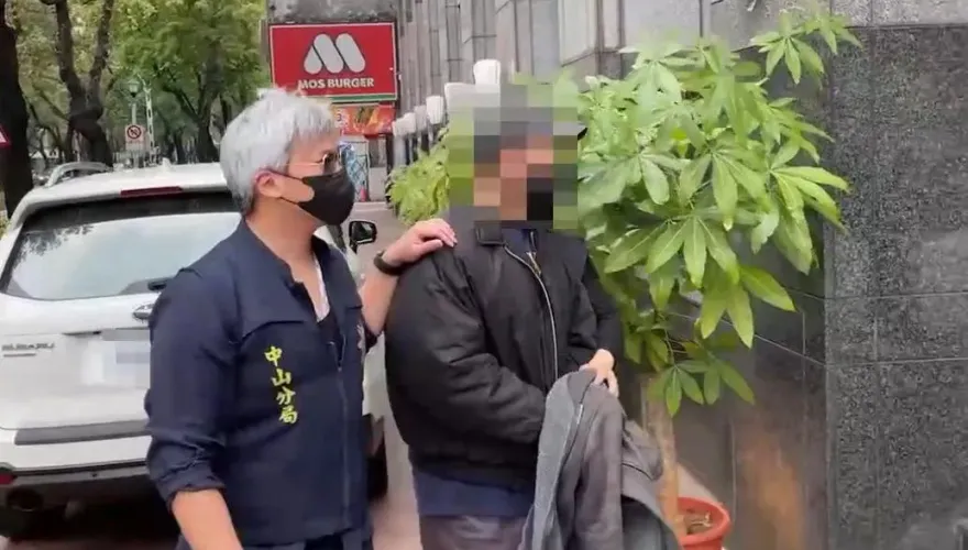 快訊/畫面曝光！健身網紅「PEETA葛格」涉毒遭逮　健身房內遭搜出大麻