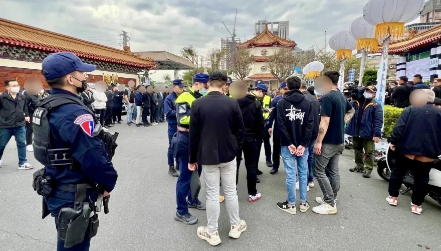 影/天道盟太陽會副會長公祭上千人到場　警大陣仗出動上百警力戒備攔查