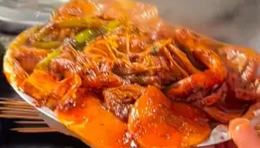 下一個哈爾濱？陸民眾瘋「甘肅天水麻辣燙」　老饕驅車千里排5小時嘗鮮