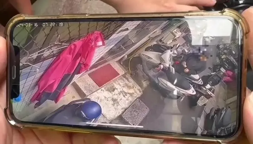 影/點衛生紙燒機車又動手撲滅？詭異縱火男當場遭逮