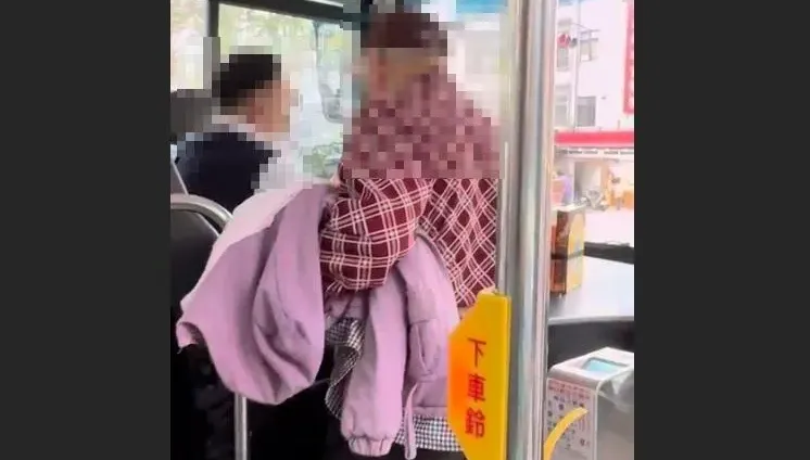 疑過站才按鈴！公車轉彎中　恐怖阿北竟出手暴打司機