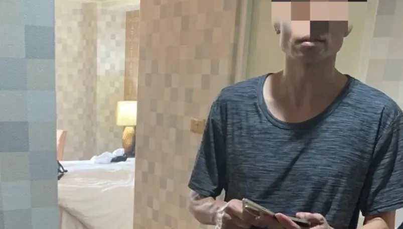 影/超瞎毒蟲假冒英醫生住飯店！綠卡QRcode竟連上蝦皮網站　還改名「佛祖」